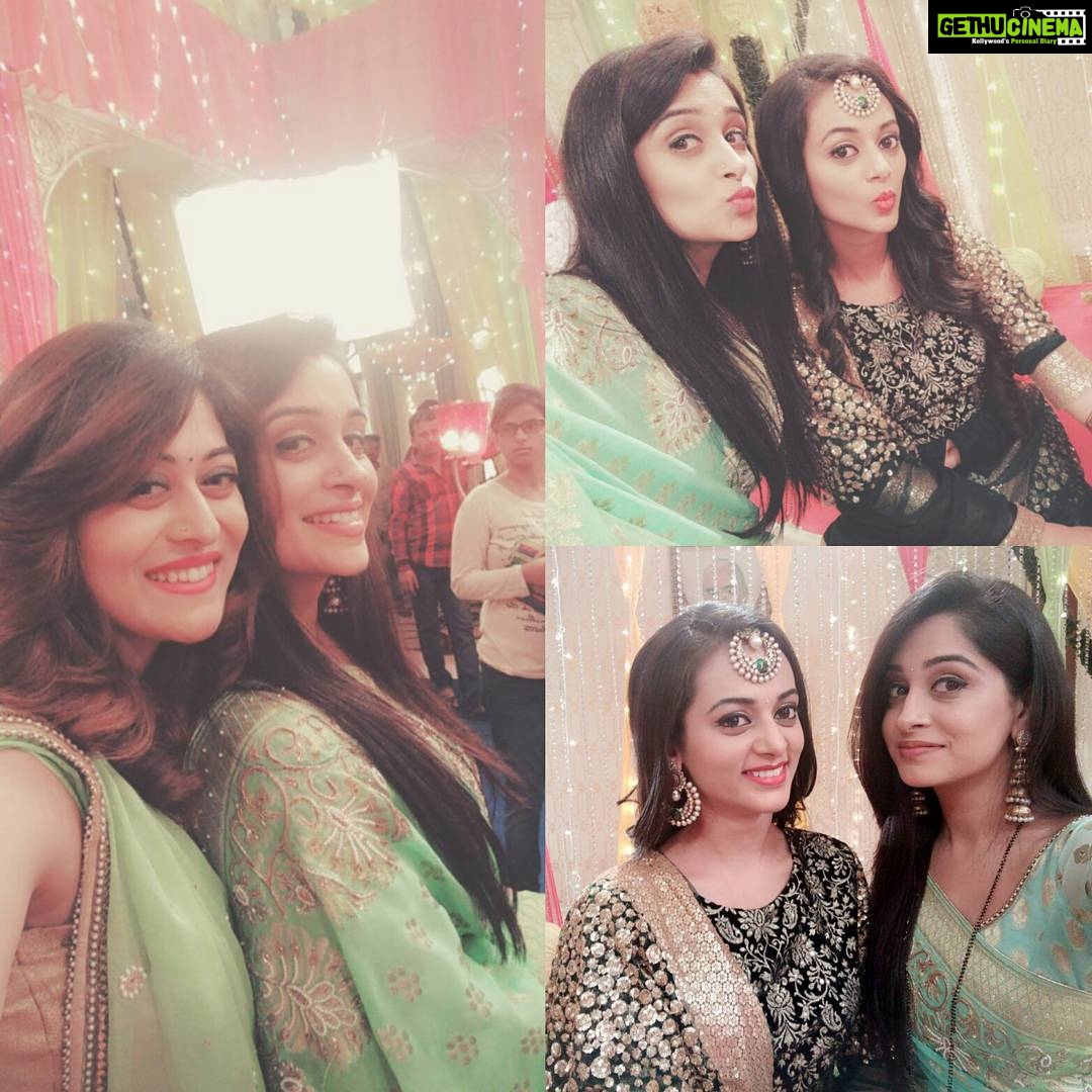 Dipika Kakar Instagram - Sneak peak of the upcoming interesting & jovial Mehendi sequence from #sasuralsimarka #actorslife #onset #shootingday #mehendi #function
