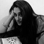 Dipika Kakar Instagram - Selfie in between shots can cheer me up so swiftly!💁🏻 #selfiequeen #makeuproom #freetime