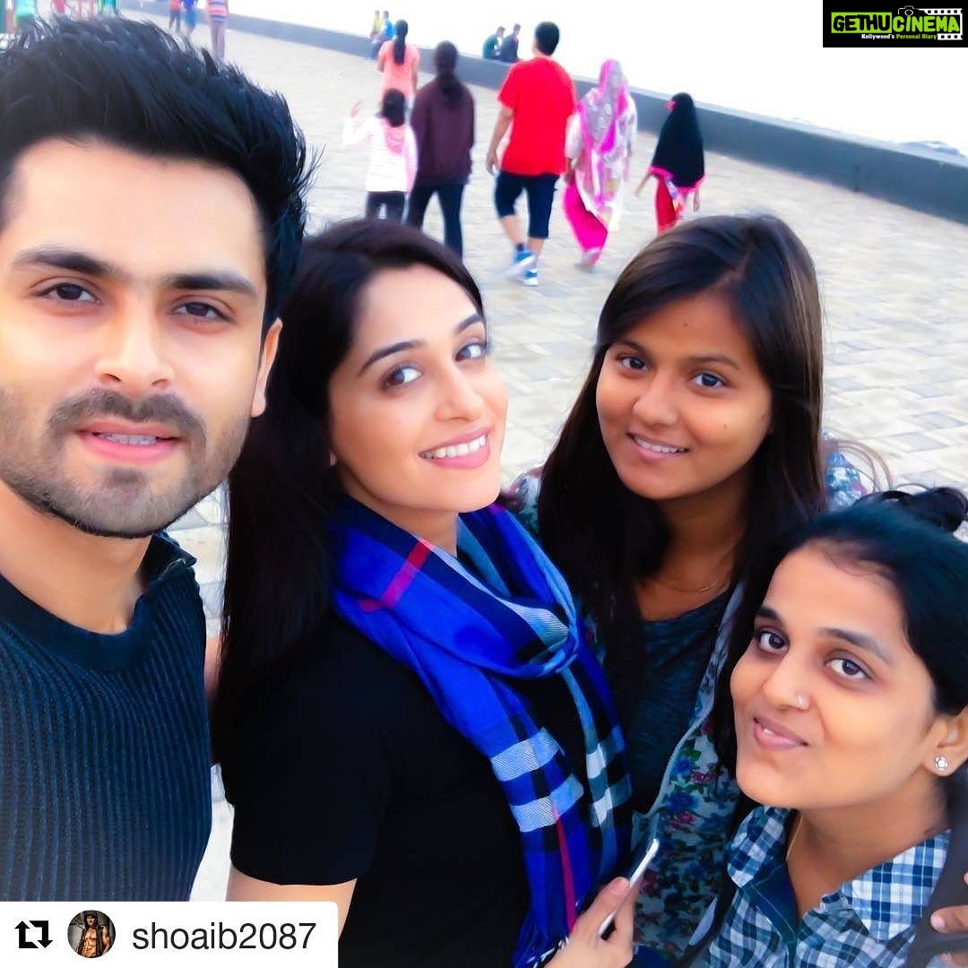 Dipika Kakar Instagram - #Repost @shoaib2087 with @repostapp ・・・ And the bringing in of 2017 begins. Thankyou nishi and neha for making it special as always.