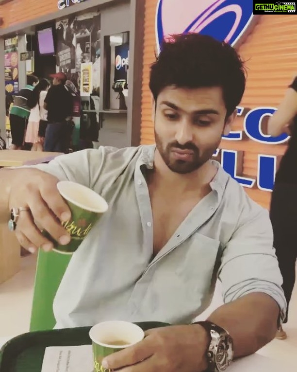 Dipika Kakar Instagram - tooooo scared to drop the tea so he didnt lift up his gaze😙😙😙😙 he still looks cute isnt it ???? @shoaib2087