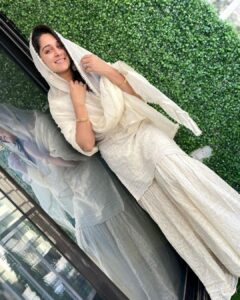 Dipika Kakar Instagram - #jummamubarak 🤲🏻
.
.
.
outfit by @aachho 
@dinky_nirh