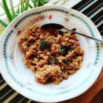 Dipika Kakar Instagram - A healthy start of the day with this home cooked Oats Upma!!! Tries my hands on it for the first time and its come out yummmyyyyyy 😊😊😊😊😊