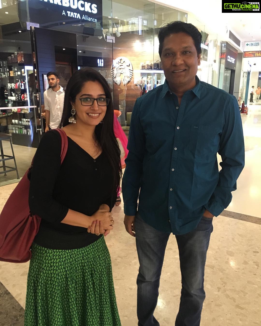 Dipika Kakar Instagram - A day full of surprises!!!! Wen u meet a senior actor who u admire!!!! Pic to def banti hai!!!! yeahhhhhh m so happyyyy!!!