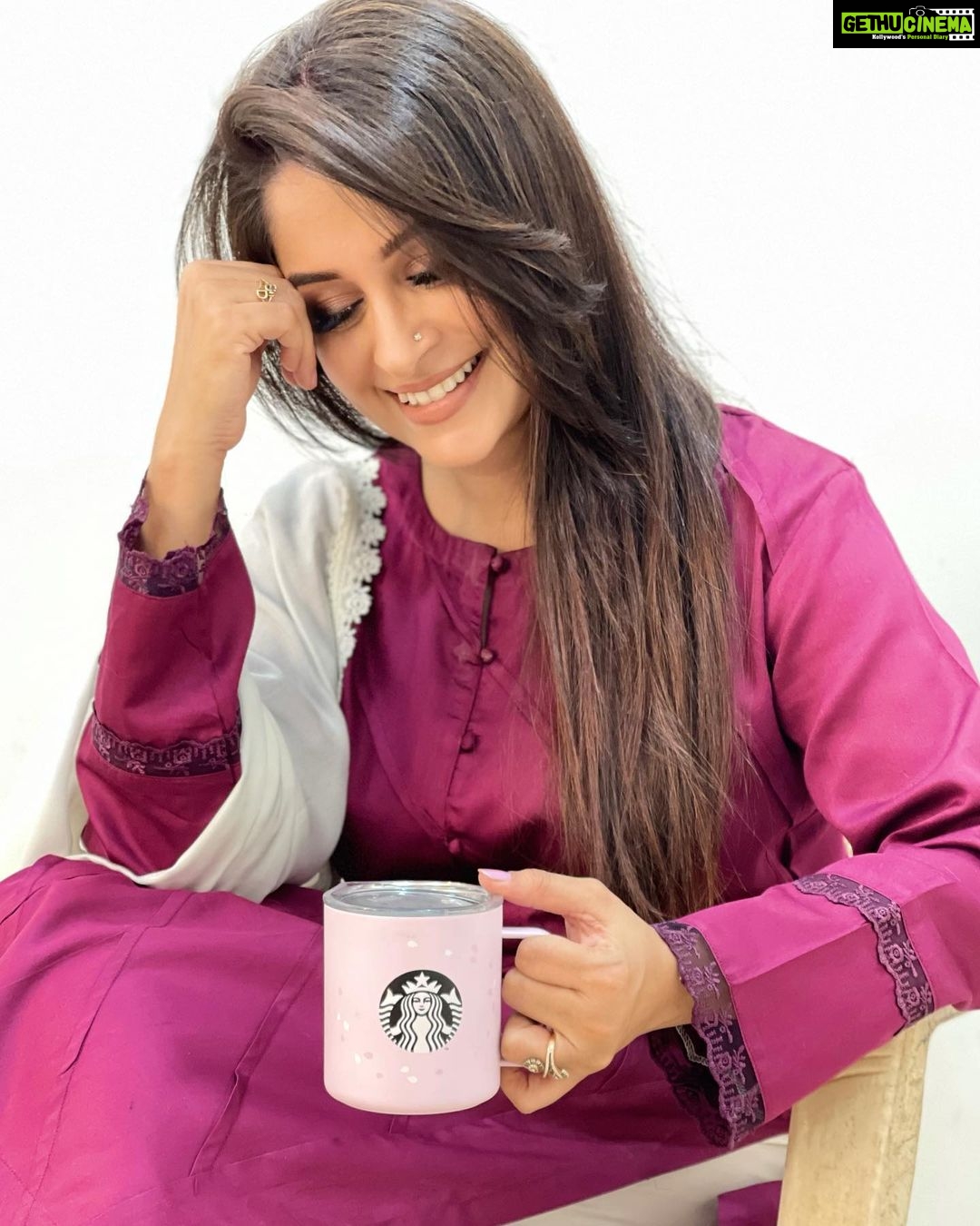 Dipika Kakar Instagram - Stay Happy, Smile, Enjoy every moment...its the best way to exist!!! . . #lifeistooshorttobeunhappy . . makeup & pic clicked by @im_mr_ketzsolzofficial_
