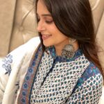 Dipika Kakar Instagram - Carry a Heart thats full of gratitude & it will be the magnet for miracles in your life 🤲🏻❤️😊 . . wearing this lovely outfit by @laglitsbychhavi @dinky_nirh Jewellery by @jhaanjhariya