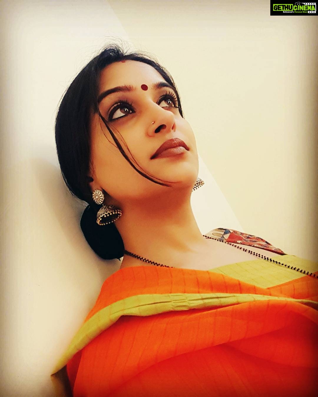 Dipika Kakar Instagram - Thank you guys for showering all your love!!! SSK completes 1600 episodes today ππππ.... its a journey full of all ir love n blessings love thank u all ππππππ #simar #sasuralsimarka #SSK #colorstv