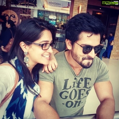 Dipika Kakar Instagram - He says candid pics lo!!! aur sirf mai bolti rehti hun ye style maarta rehta hai 😔😔😔😔😔 hai na @sabaibrahim93