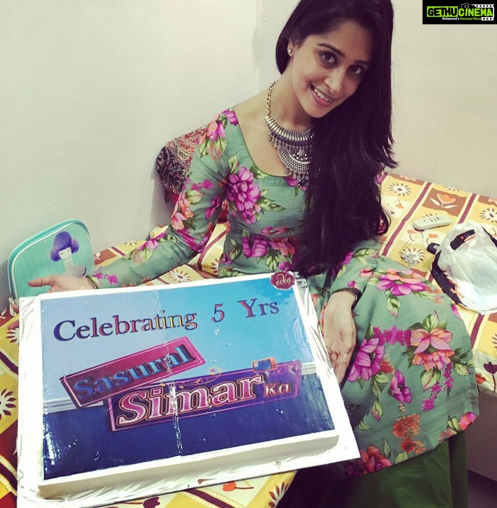 Dipika Kakar Instagram - And the cake for this evening was THISSSS 😁😁😁😁😁