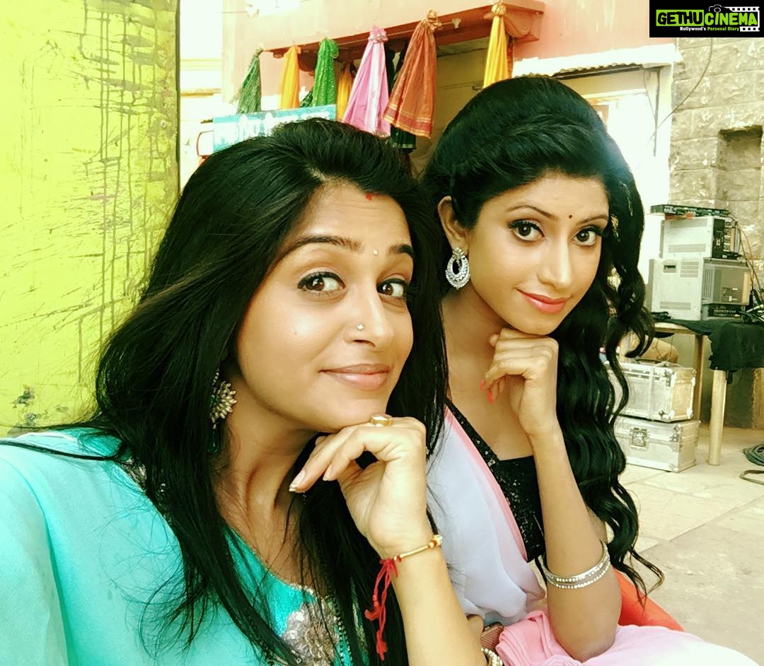 Dipika Kakar Instagram - Its soooo good wen shoot with old friends after longggggggggg...and u realise nothing has changed!!!! So happy to have u in ssk @vindhyatiwary 😘😘😘😘😘😘😘😘😘