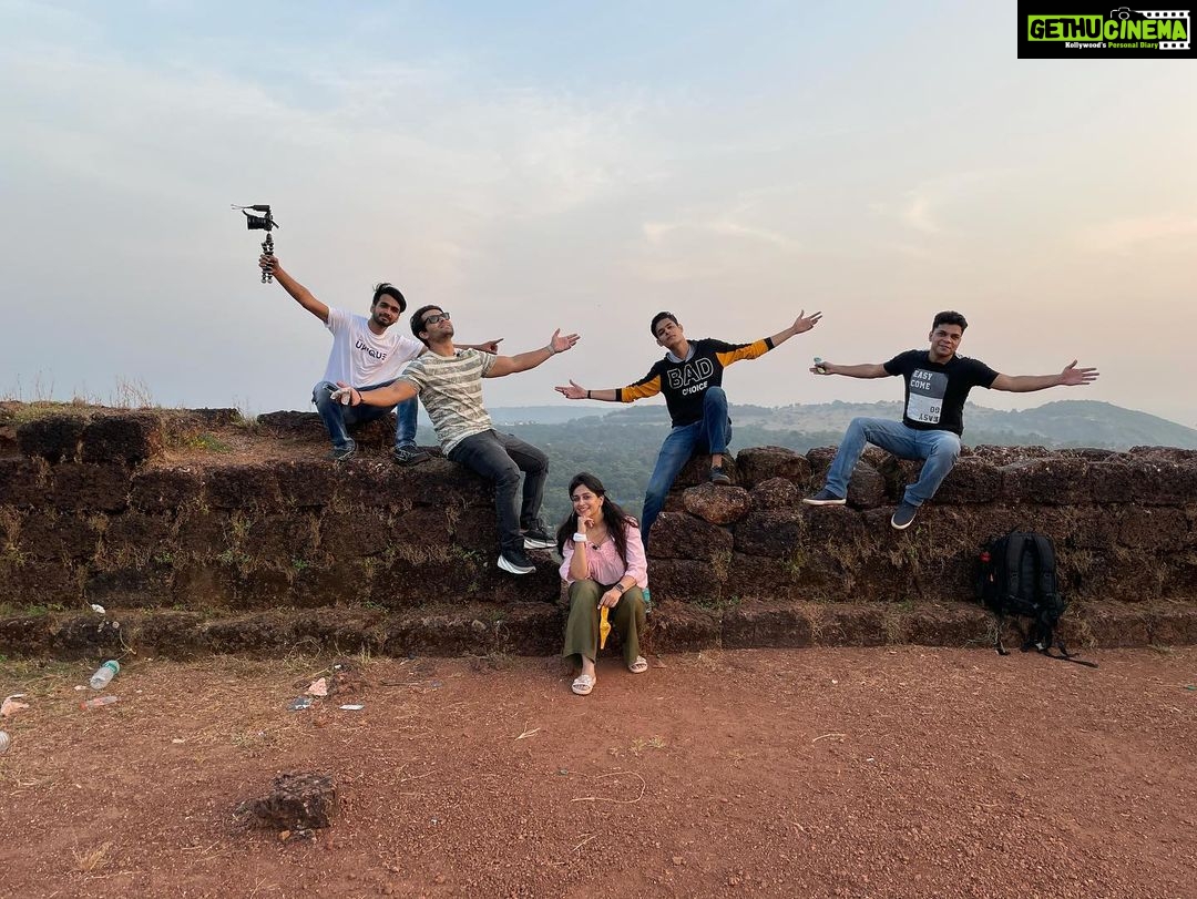 Dipika Kakar Instagram - The rocking Five !!! @shoaib2087 @abhishek09_singh @ankitazad46 @adityagoesinsta Chapora Fort, Goa, India