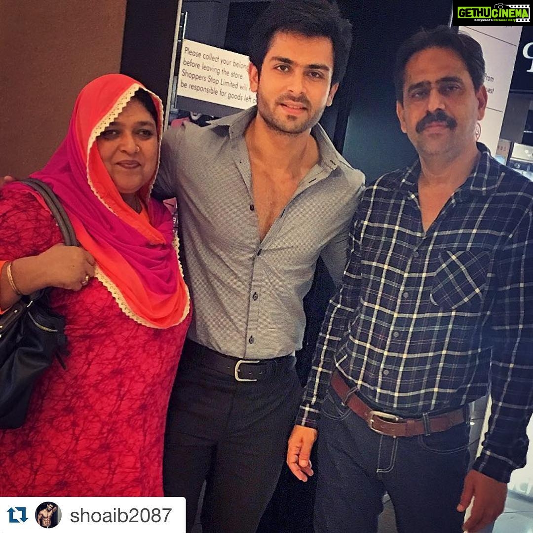 Dipika Kakar Instagram - #Repost @shoaib2087 with @repostapp. ・・・ Ye hain to main hun, inke kadmo me mera jahan, inhi se mukammal mai hun. #ammi #papa