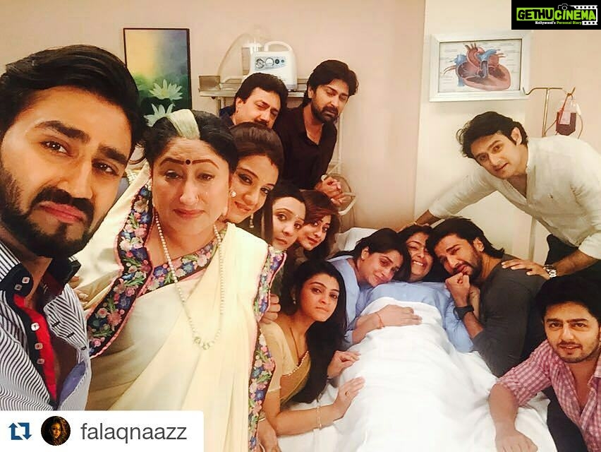Dipika Kakar Instagram - #Repost @falaqnaazz with @repostapp ・・・ A picture says thousand words, letting go of emotions for a final good bye 👋 shooting for this emotional scene but not able to control emotions... Will miss you roli urf @avika_n_joy luv u so mch 😘😘😘😘😘😘😘😘😘😘😘😘😘😘