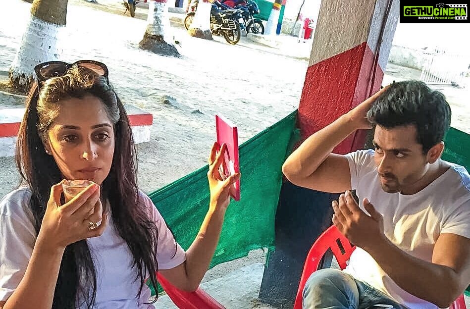 Dipika Kakar Instagram - Kaun kehta hai ki sirf ladkiyon ko har waqt mirrorr chahiye hota hai....😂😂😂😂😂😂😂😂😂😂😂😂