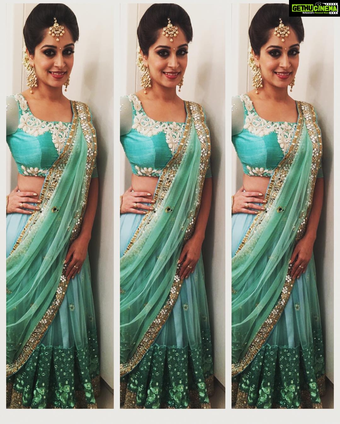 Dipika Kakar Instagram - The next one from last night 😊 #goldenpetalawards #goldenpetalawards2016