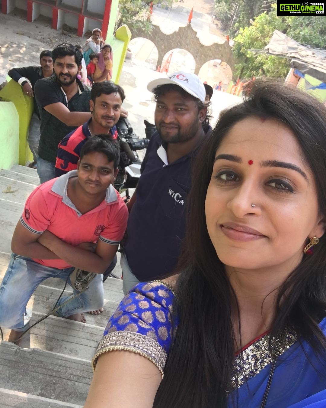 Dipika Kakar Instagram - Here today we are shooting in a location which has around 200 stairs!!! We have already done 4 to 5 rounds n packup abhi door hai 🙈🙈🙈🙈