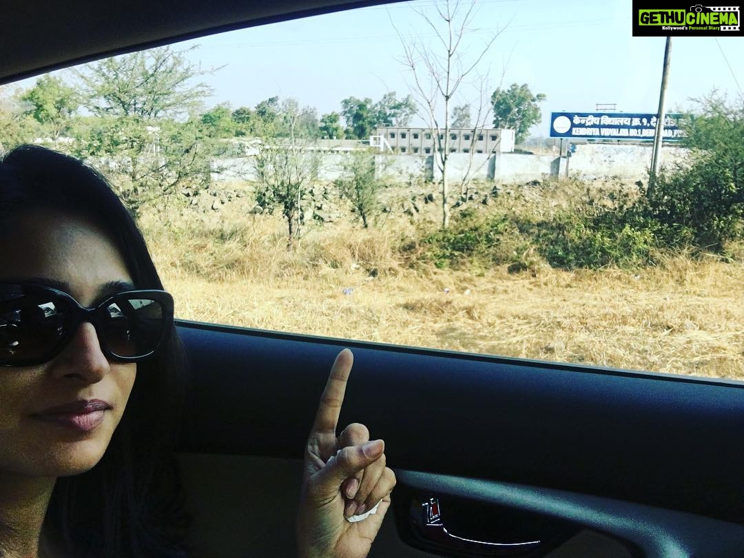Dipika Kakar Instagram - Crossing my Schoollllll!!!! Nostalgic!!!!! #kendriyavidyalaya no 1 Dehu Road Pune 😁😁😁