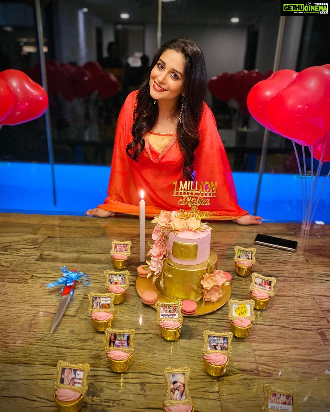 Dipika Kakar Instagram - Crossed the milestone of 1 Million Subscribers on youtube & Recieved the Gold Play Button Reward !!! . . I’m actually short of words today... Overwhelmed amd how ❤️❤️❤️!!! . . Bass itna hi kahungi dil se.. THANK YOU ALLLLLL ❤️❤️ . . . And Rinku i love you for the beautiful cake you created for the celebration... isiliye i always say... you guys are the best @dcakecreations ❤️