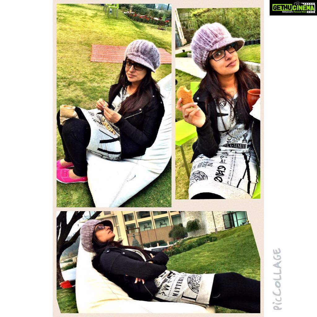 Dipika Kakar Instagram - Enjoyed the 'Kachdi' a gaḍhwali traditional get together with some tea n folk music at #jwmarriottresort mussorrie... @shoaib2087 @sabaibrahim93