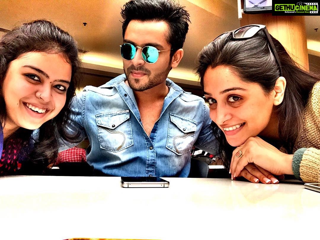 Dipika Kakar Instagram - Shopping to bahana hai bahar khaana jo khaana hai 😂😂😂😂😂