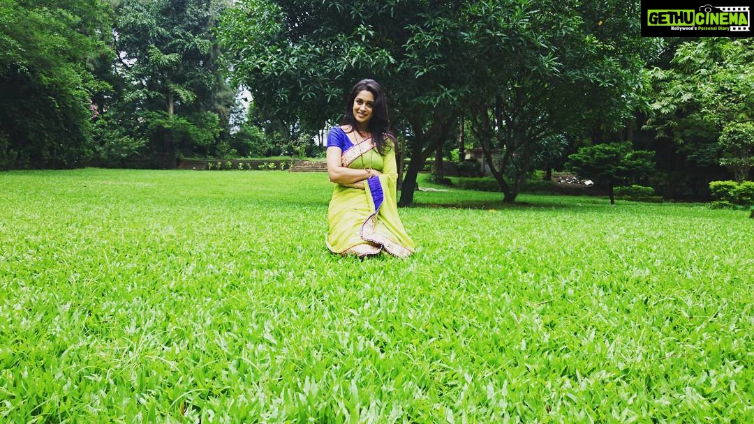 Dipika Kakar Instagram - Shooting here always is always mesmerizing.... The beauty of nature around takes me in another world... missing u guys.... @shoaib2087 @deepakramola #abhisheksharma
