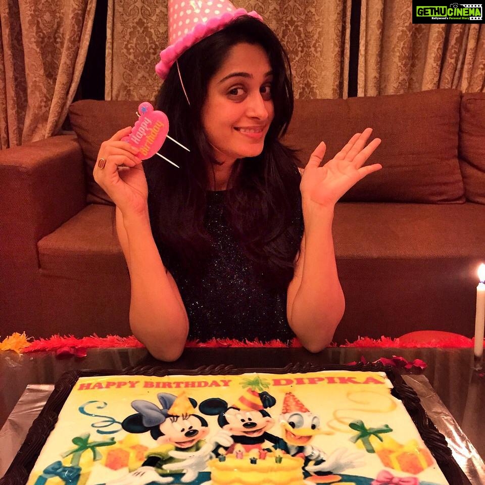 Dipika Kakar Instagram - And the celebration began at midnight with a suprise at my home.... Thank u somuch @shoaib2087 @sabaibrahim93 @jyotsnachandola #abhisheksharma #niteshsingh.... This is pic 1 😉