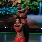 Dipika Kakar Instagram - My 2nd performance on jhalak reloaded... m sure u guys r gonna love this one.... pls do watch jhalak reloaded sat-sun 9pm on colors.... and doooooo vote for us pls pls plsssssss..... @shoaib2087 @vabs_perfectentertainer @khushu712 @ashutosh_1505
