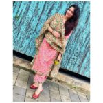 Dipika Kakar Instagram – heartfelt smile + beautiful outfit = perfect picture 💐
.
.
.
outfit – @krishaclothing