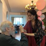Dipika Kakar Instagram – This is what families are all about… Love Happiness and blessings from elders ❤️
.
Thank u nahi bolungi… because u all are my family n no formalities… right @nidhiduttaofficial 😘😘😘…. 
and what is always most most special to me @bindiyadutta6 ‘s hug and sir blessing me and saying “khush reh hamesha ❤️❤️❤️❤️
😍😍😍🤗🤗🤗🤗
.
.
And haaaan Loved the cake @binoygandhi369 jo aapne banaya tha 🤣😜
.
.
@siddhid11