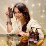 Dipika Kakar Instagram - Hooked to this amazing Onion Black Seed Hair Care range by @wowskinscienceindia My hair feels amazing. It definitely feels softer and nourished than ever before. What I liked most about this range is that it doesn't have any parabens, sulfates, or silicones. And that makes my hair feel nourished. Have you tried onions for your hair too? #WOWSkinScienceIndia #JustWOW #HairCare #HairRoutine #wowskinsciencemen