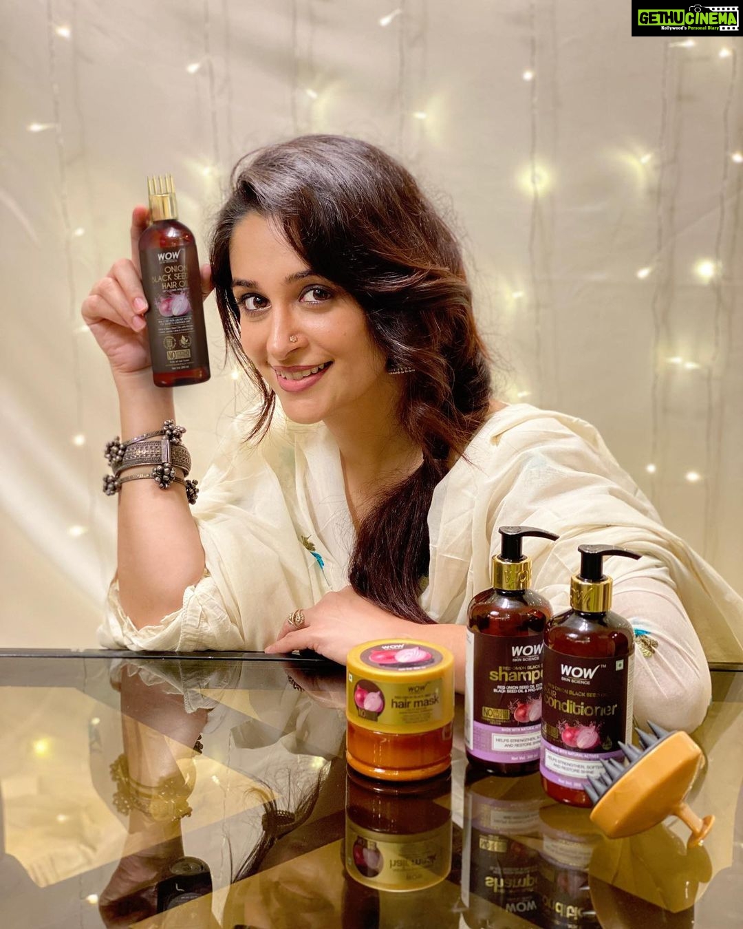 Dipika Kakar Instagram - Hooked to this amazing Onion Black Seed Hair Care range by @wowskinscienceindia My hair feels amazing. It definitely feels softer and nourished than ever before. What I liked most about this range is that it doesn't have any parabens, sulfates, or silicones. And that makes my hair feel nourished. Have you tried onions for your hair too? #WOWSkinScienceIndia #JustWOW #HairCare #HairRoutine #wowskinsciencemen