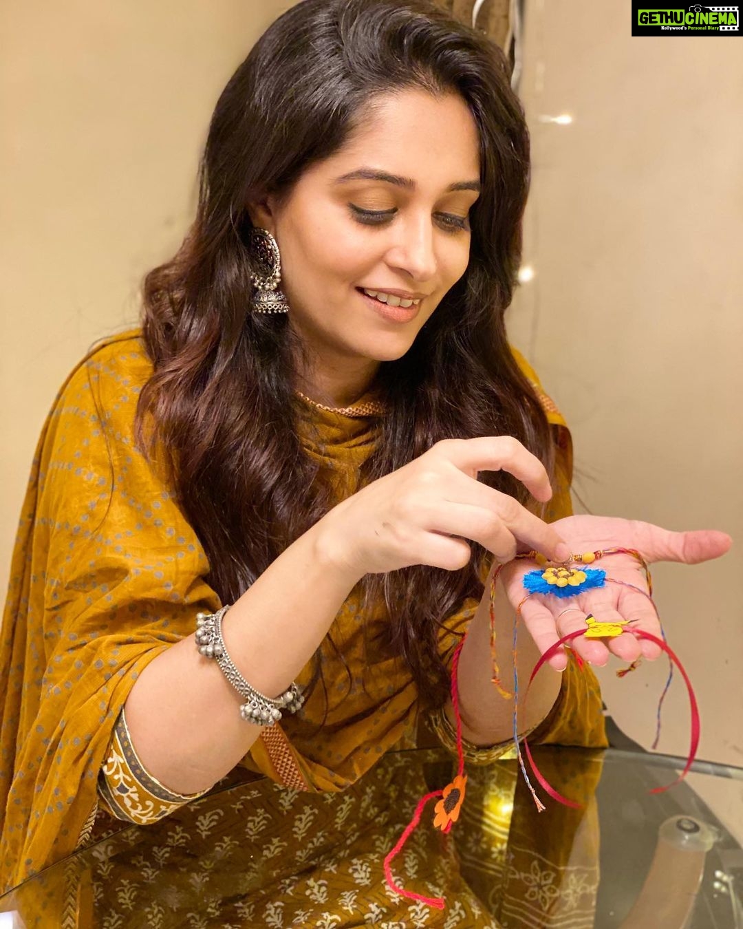 Dipika Kakar Instagram - Going back to teenage!! making these cute rakhis and enjoying my craft! Wanna see?!?! 😊 Go now to my channel and watch!! . Channel Link in Bio!