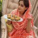 Dipika Kakar Instagram - I am the happiest when Im cooking 😍😍😍 and specially when im cooking for sonething special!! Special Banana Walnut muffins for @saba_ka_jahaan !!!! ❤️❤️❤️