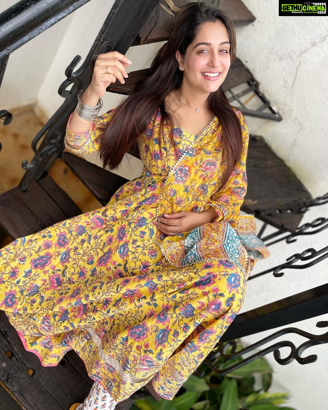 Dipika Kakar Instagram - please caption this…. I dont have one in mind today 😊 . . . outfit by : @aachho @dinky_nirh