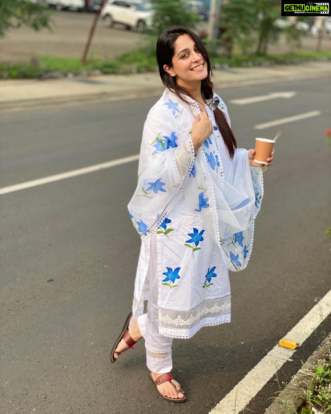 Dipika Kakar Instagram - Shine is my fav color ❤️😊