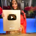 Dipika Kakar Instagram - Crossed the milestone of 1 Million Subscribers on youtube & Recieved the Gold Play Button Reward !!! . . I’m actually short of words today... Overwhelmed amd how ❤️❤️❤️!!! . . Bass itna hi kahungi dil se.. THANK YOU ALLLLLL ❤️❤️ . . . And Rinku i love you for the beautiful cake you created for the celebration... isiliye i always say... you guys are the best @dcakecreations ❤️