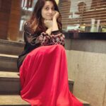 Dipika Kakar Instagram – Abhi andar jaana mana hai!!!
So waiting while the food comes…
Par jo ho jaaye starbucks se zaroor khaana hai 🙈🙈🙈