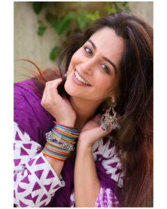 Dipika Kakar Instagram - I choose to hold happiness in my heart & SMILES on my face ❤️