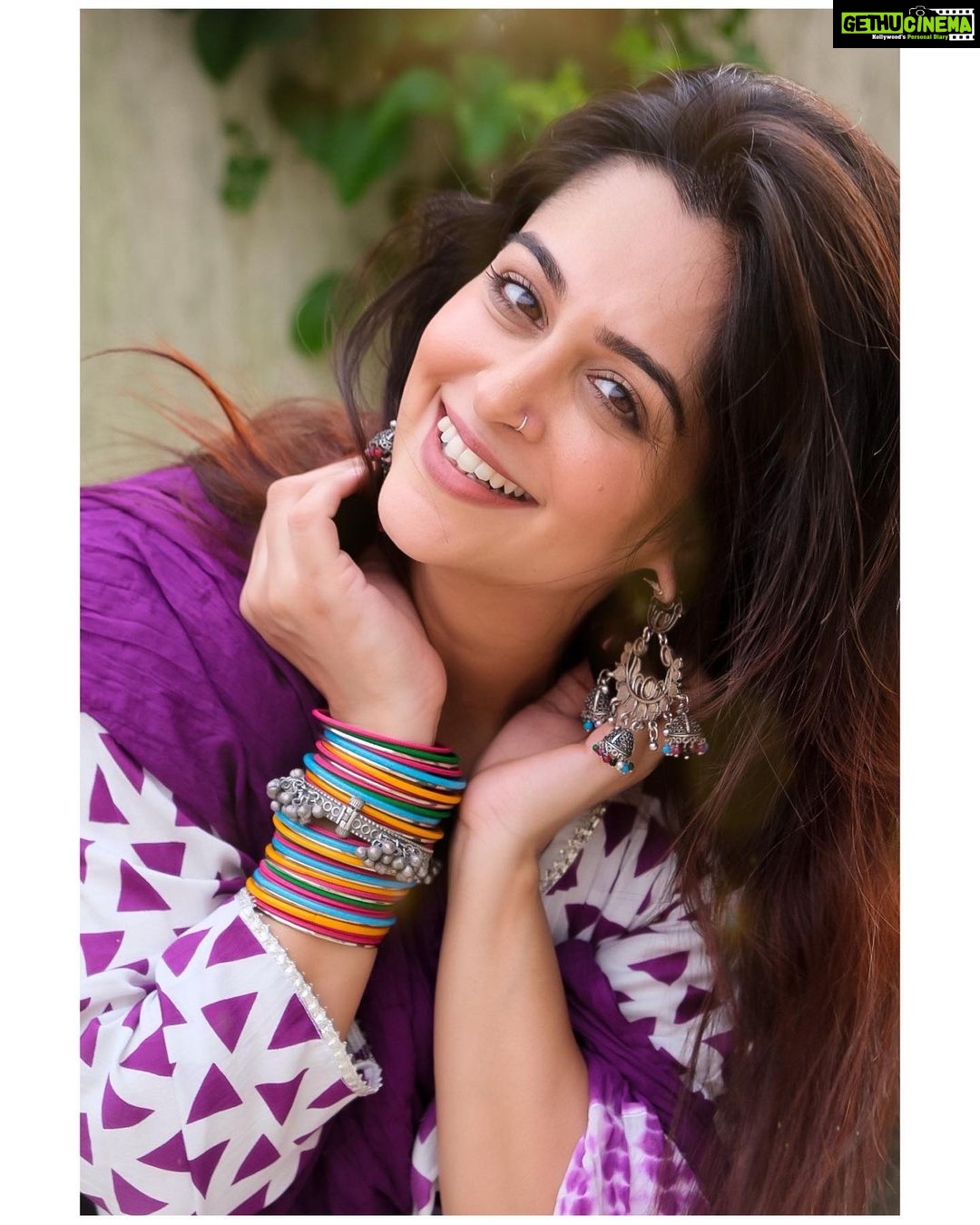 Dipika Kakar Instagram - I choose to hold happiness in my heart & SMILES on my face ❤️