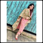 Dipika Kakar Instagram – heartfelt smile + beautiful outfit = perfect picture 💐
.
.
.
outfit – @krishaclothing