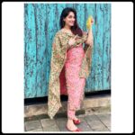 Dipika Kakar Instagram – heartfelt smile + beautiful outfit = perfect picture 💐
.
.
.
outfit – @krishaclothing