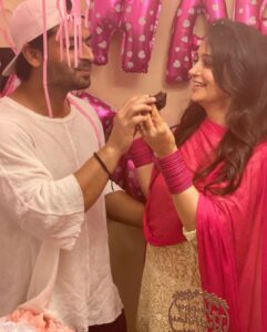 Dipika Kakar Instagram - Yesss this has to be my first post!!! From always pampering me to making me feel extra special you have done it all!!! however, I could never imagine you stepping into the kitchen! and now you’ve done this 😍😅 Thank uuuuuuuu @shoaib2087 for making this beautiful cake for me all by urself.... its the best cake for me of all my birthdays so far... and this has made this birthday super special for me 😍😍😍😍........ . . . #alhamdulillah #blessed #happiness #birthdaycake