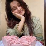 Dipika Kakar Instagram - Okkkkk Everybodyyyy..... This is a flavour of cake Ive been wanting to make from a while.... So tried it and it has come out perfect!!! 💃🏼💃🏼💃🏼💃🏼 Rose Pistachio Mini Cakes ❤️❤️❤️❤️ N they r yummmmm!!!! Cant admire them enough 😜😜😂😂🙈🙈 . . . #rosepistachiocake #happinessisbaking