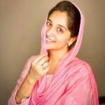 Dipika Kakar Instagram - Simplicity is a beauty which never gets old or worn out....