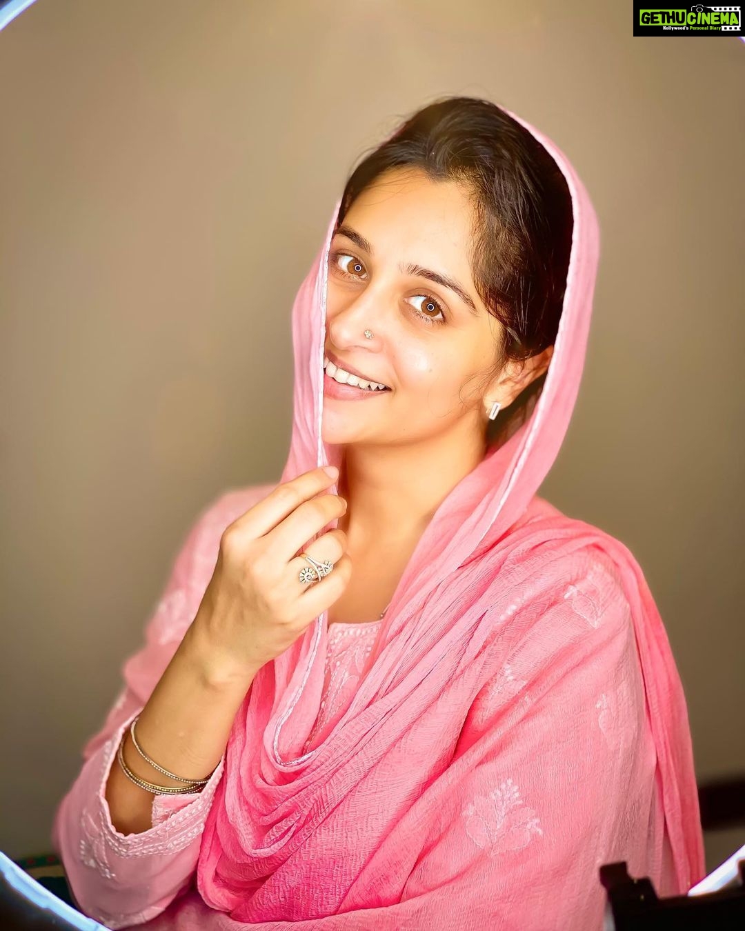 Dipika Kakar Instagram - Simplicity is a beauty which never gets old or worn out....