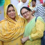 Dipika Kakar Instagram - Yess Im blessed to have these two pillars of strength in my life!!! One has given me birth... always been a conpanion in every phase of life!! Mumma you’ve been my best friend in true sense we’ve faught, laughed, our bike rides and ofcourse our cooking ❤️❤️ And Ammi she is the one jinki wajah se mere mummy ko meri fikr nahi hoti kyunki Meri Ammi mujhe Itnaaaaaa pyaar karti hain!!!Thank you Ammi Im proud to be your daughter 😊😊😊, coz thats how u treat me , in-law to naam ka hai 😘😘😘😘 , Your existence mkes my life so beautiful ❤️❤️❤️ Happy Mothers day to my two pillars Ammi & Mummy 😘😘😘😘😘 And to alll the lovely mother who love their kids no matter what!!!!