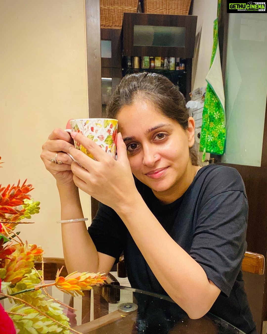 Dipika Kakar Instagram - She was in her cozy home, thankfull for everybit of comfort granted! 😊 . #alhamdulillah #begreatfulforwhatyouhave #alwaysandforever