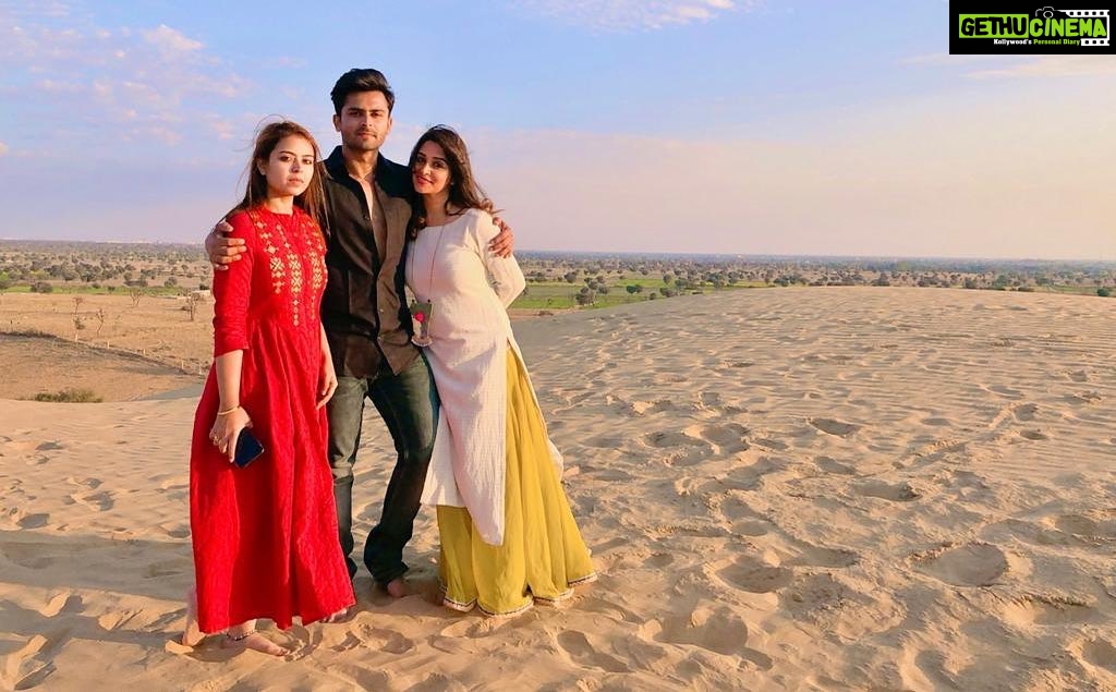 Dipika Kakar Instagram - Yes my world, my life is the two of you.... @shoaib2087 & @saba_ka_jahaan I love u both more than my life!!! ❤️❤️❤️ Jo ye baat samajhte hain wo mere aziz hain, jo nahi .... unhe MAI kuch nahi samajhti 😂😂😂! PDA to PDA hi sahi... kam se kam mere paas itna faltu waqt to nahi ki kisi aur ke zindagi ki khushiyon ko, Kisiki family ko bura bolun 🙈