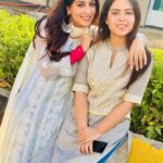 Dipika Kakar Instagram – always with me for me @saba_ka_jahaan ❤️❤️