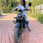 Dipika Kakar Instagram - Lets go for a ride 🏍 😜 P.S : dont worry about the bruise on the face its just makeup 😜😜😜 this pic is between shot free time me