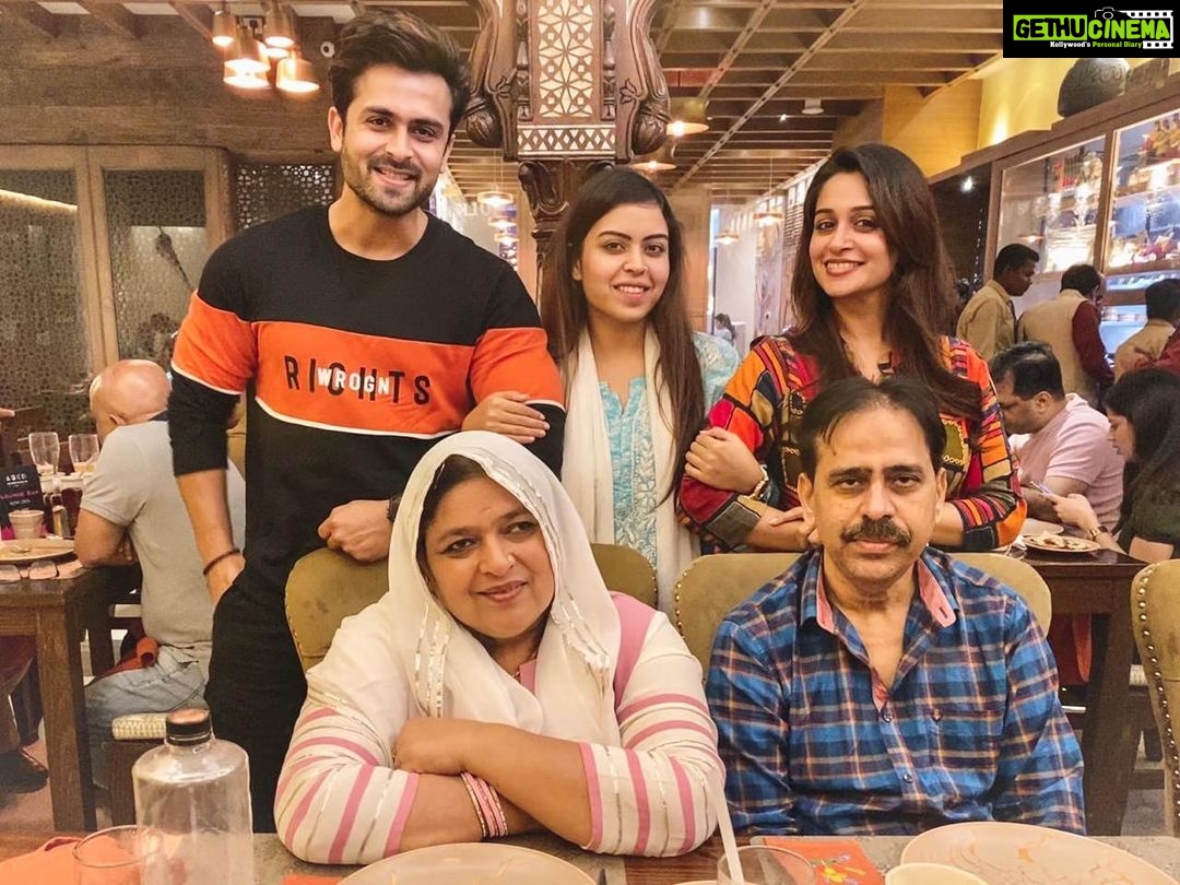 Dipika Kakar Instagram - where there is only love ❤️⚫️ @shoaib2087 @saba_ka_jahaan #blessed #alhamdulillah